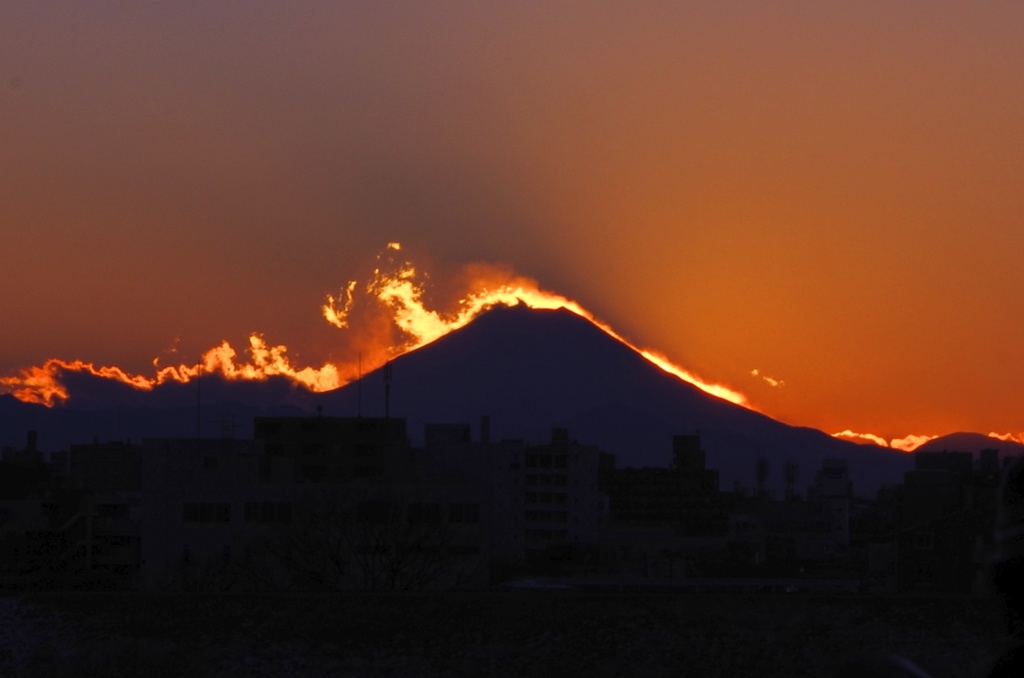 燃える富士