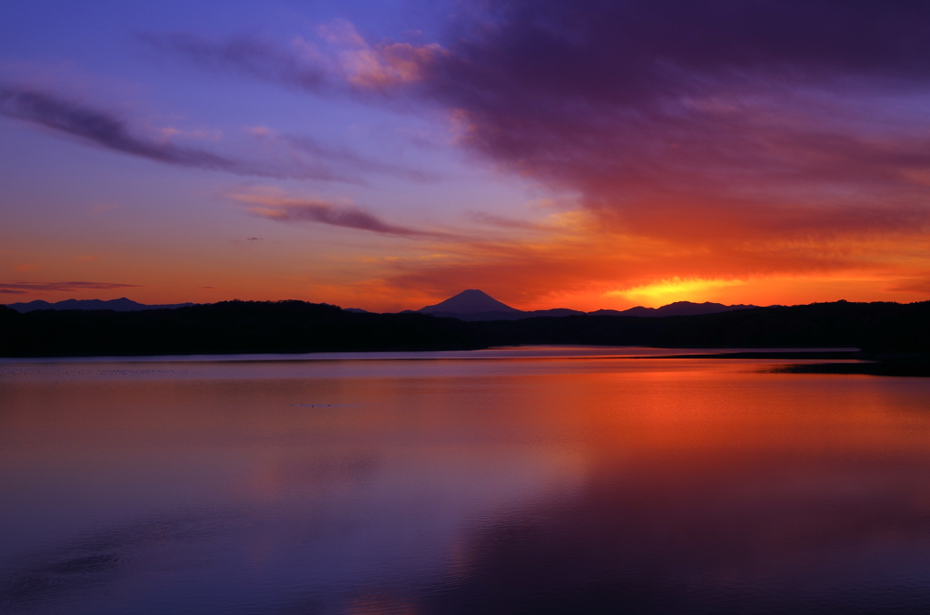 狭山湖と富士
