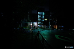 新宿スナップ　夜の公園前