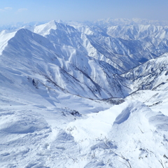 谷川岳山頂より 春霞