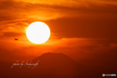 夕陽と飛行機と富士山と。