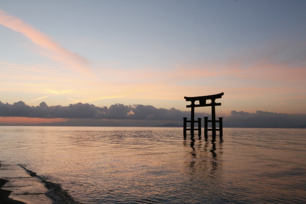 湖の中に