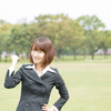 ガッツポーズの女性