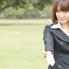 握手する女性