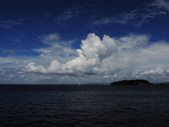 くじら雲と青空