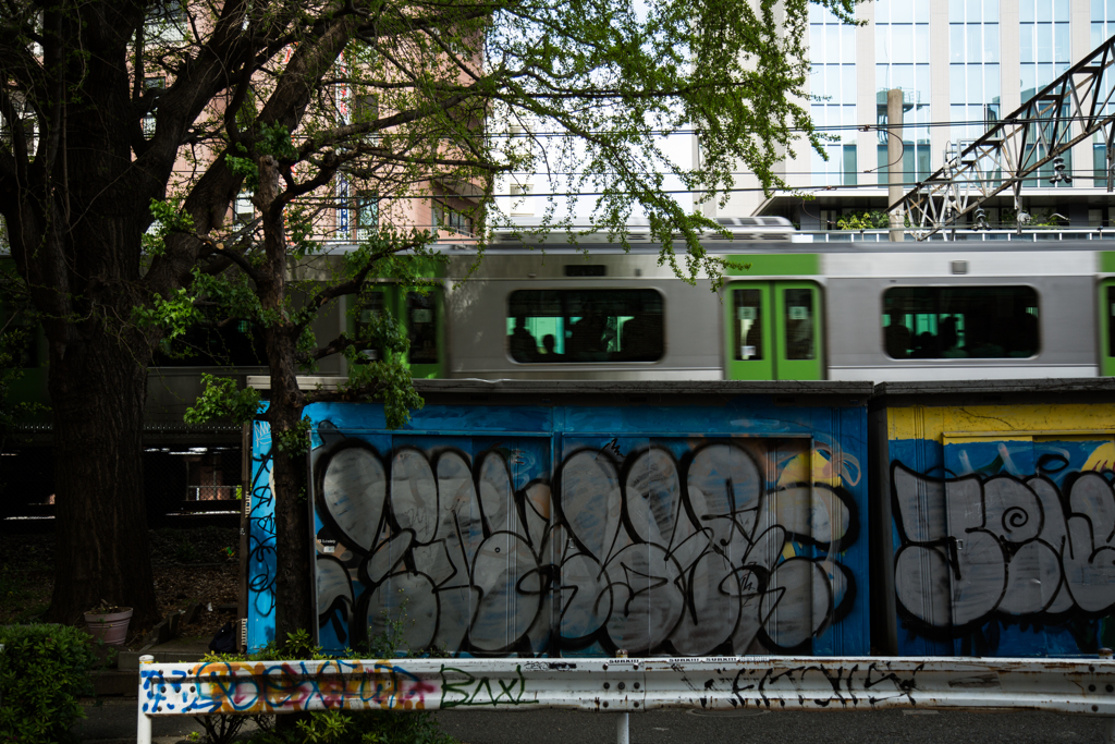 E235