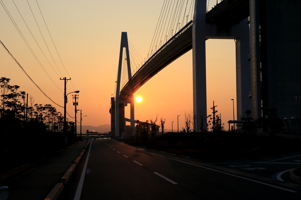 橋と夕陽