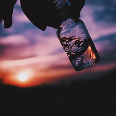 夕陽と小瓶