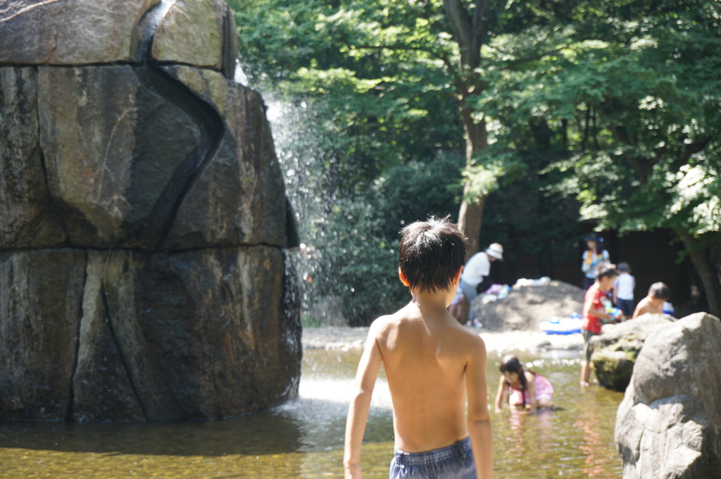 公園で水遊び