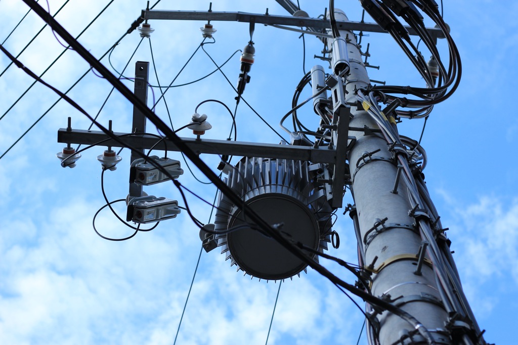 夏の電柱