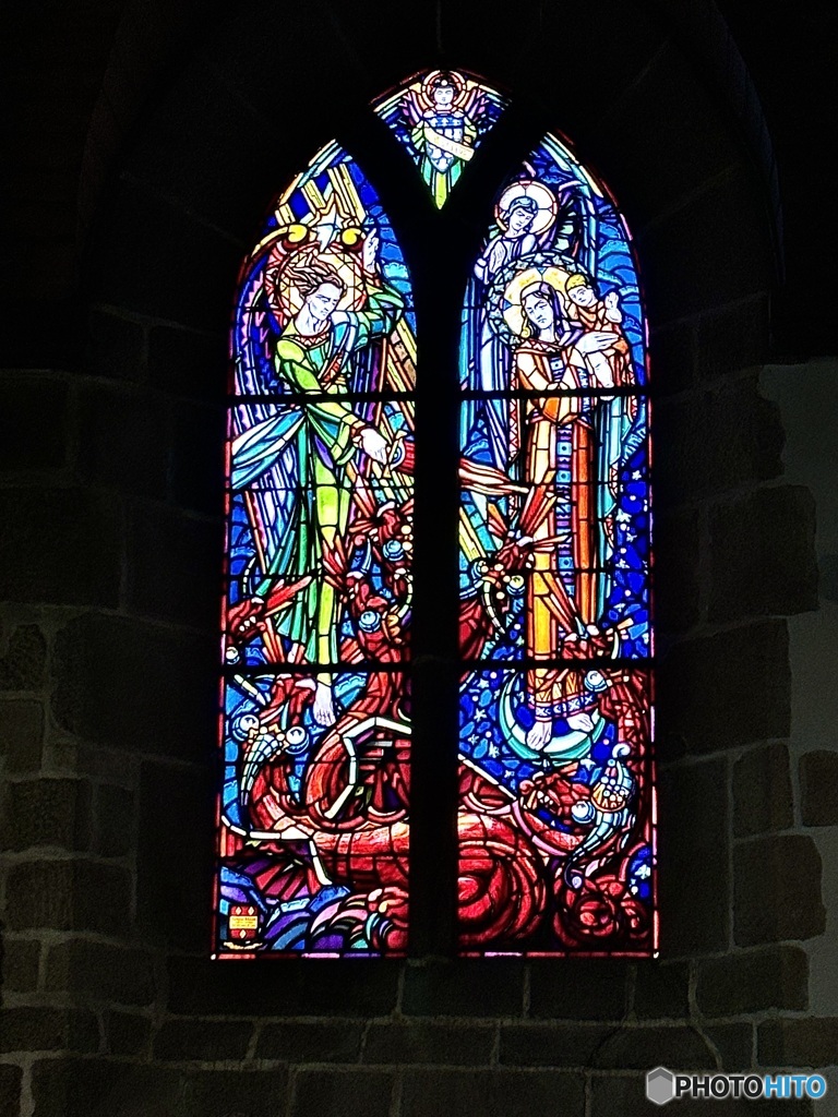 サン・ピエール教会のステンドグラス