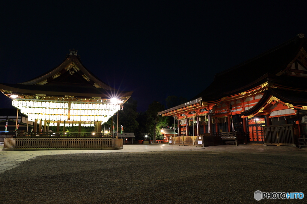 八坂神社　舞殿 本殿