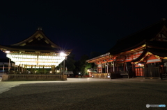 八坂神社　舞殿 本殿