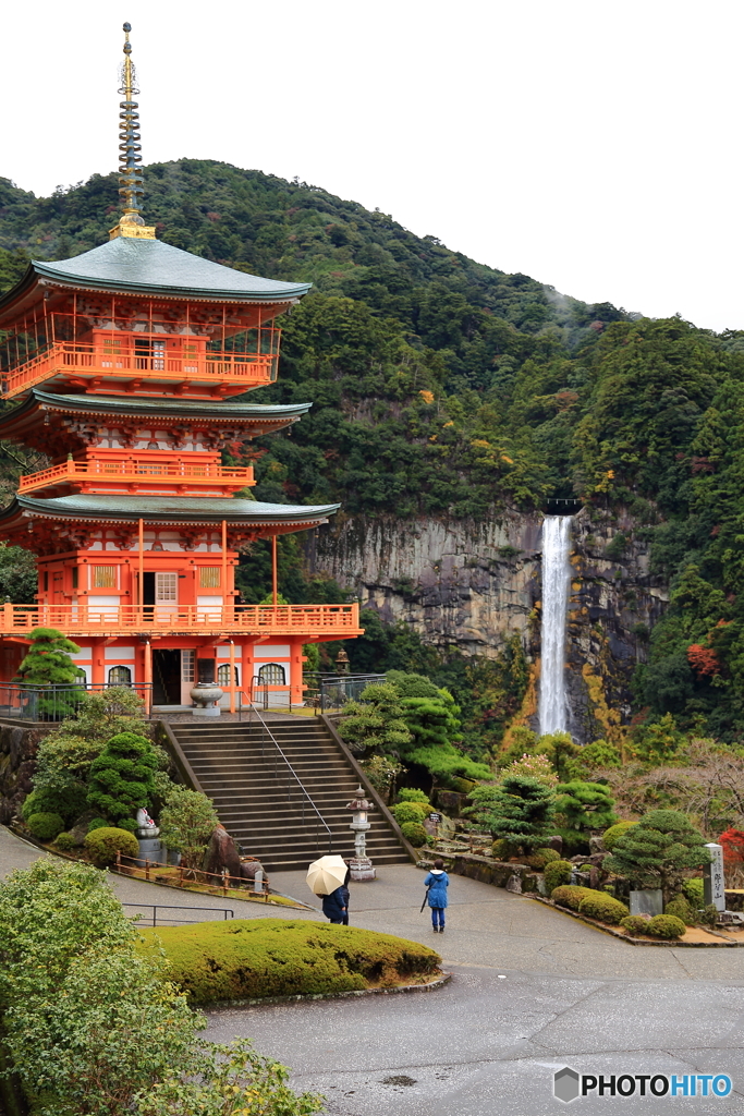 青岸渡寺三重塔と那智の滝