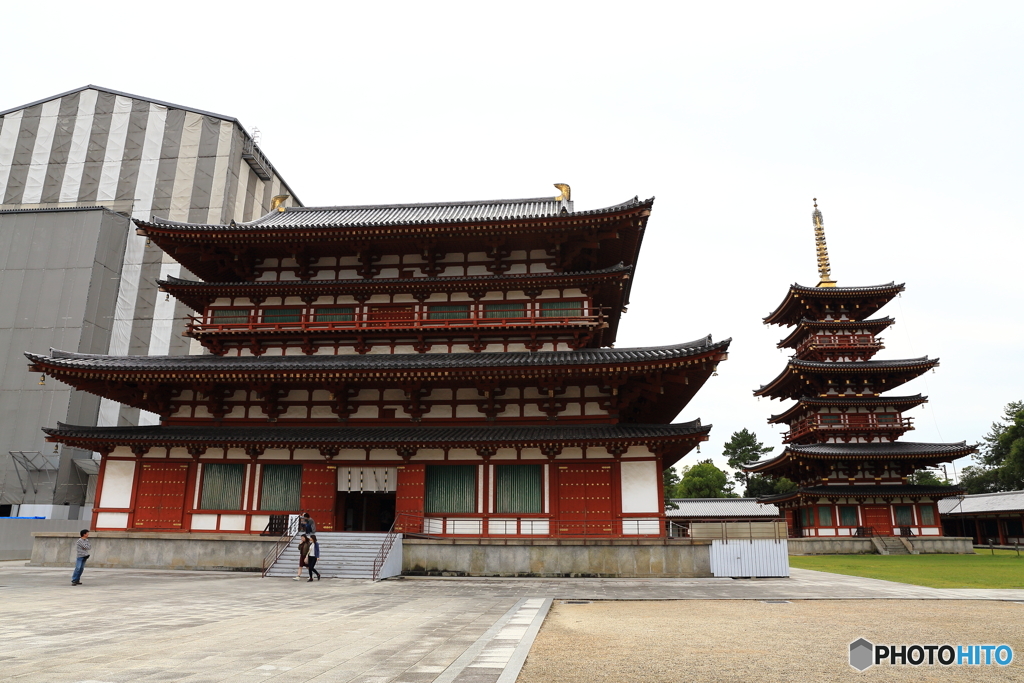 薬師寺 金堂と西塔