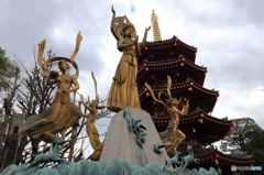 宗教色の強い像