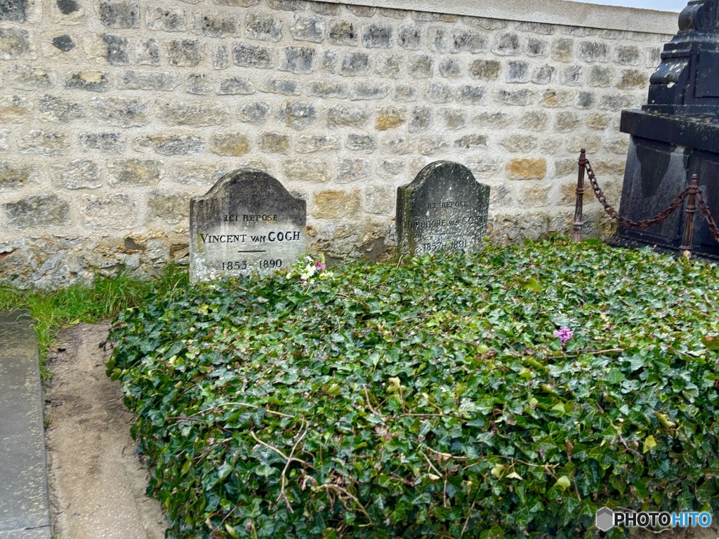 ゴッホと弟の墓
