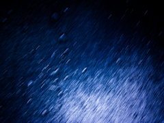 傘越しにうつる青い雨