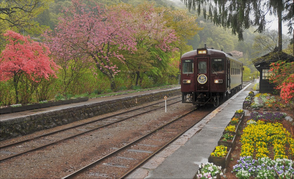 沢入駅　雨の情景