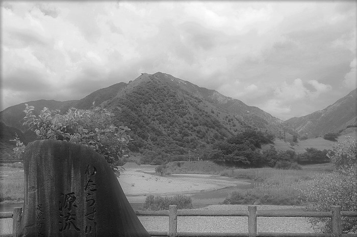 生まれ出ズル処