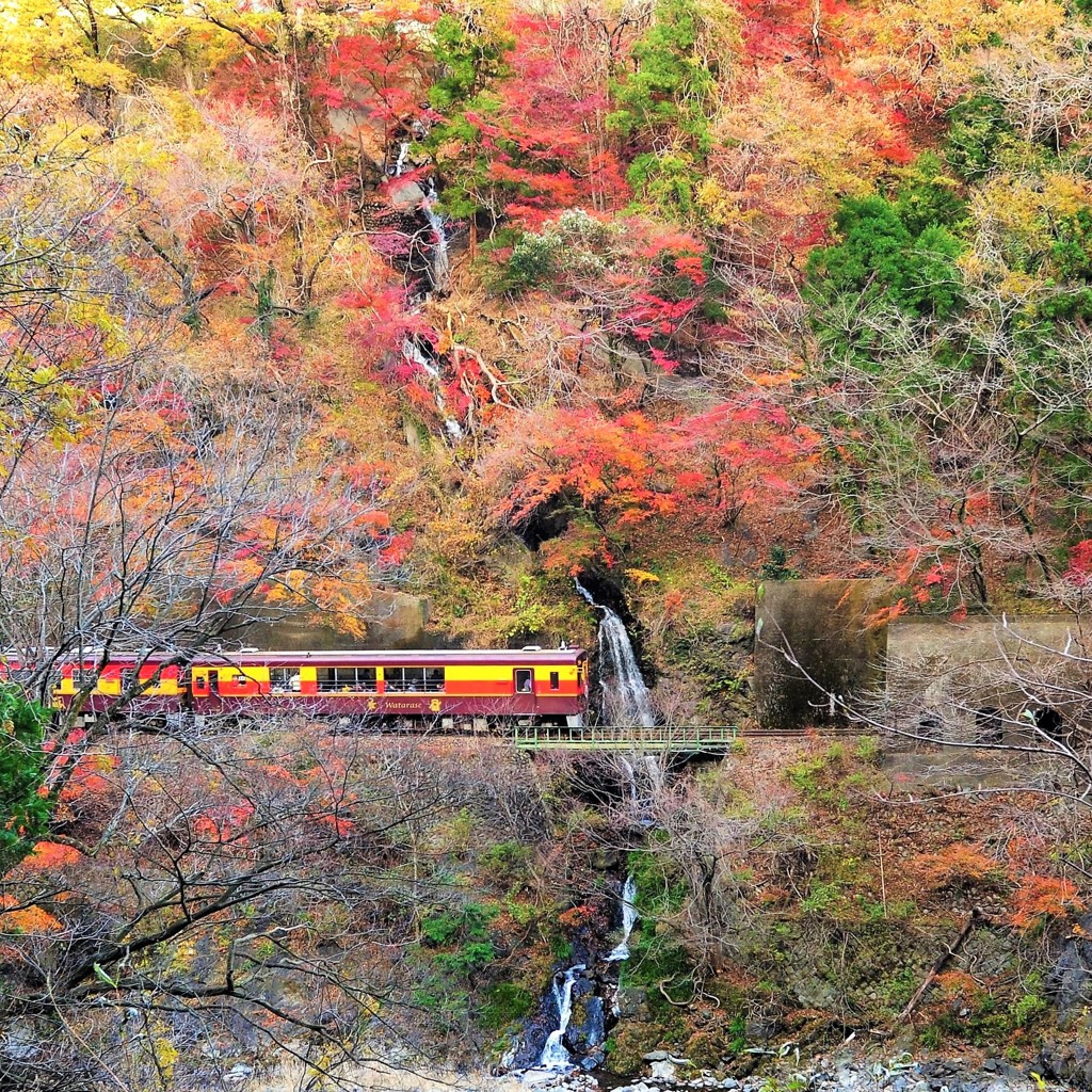 小さな鉄橋