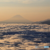 雲原に浮かぶ富士