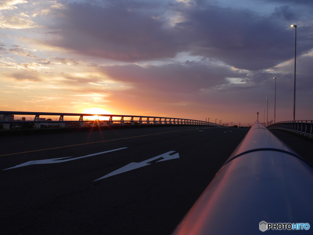 朝焼けの「おにえ橋」