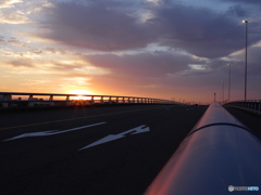 朝焼けの「おにえ橋」