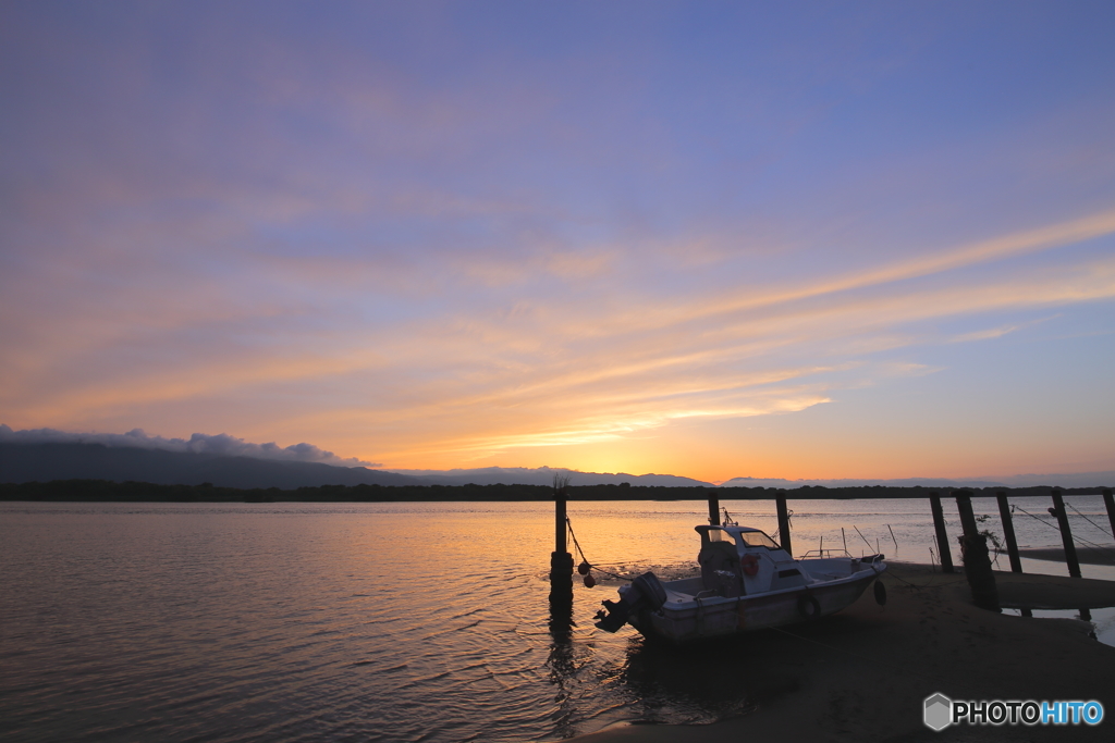 渇水の木曽川と夕景