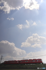梅雨の晴れ間の名鉄電車