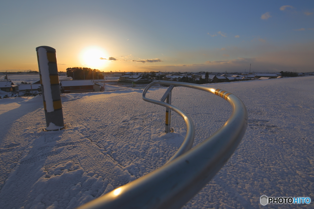 雪景色の日の出