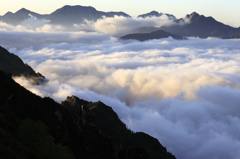 雲海に浮かぶ後立山連峰