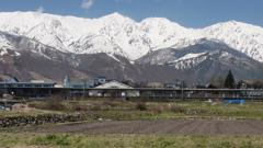 白馬駅と白馬連峰