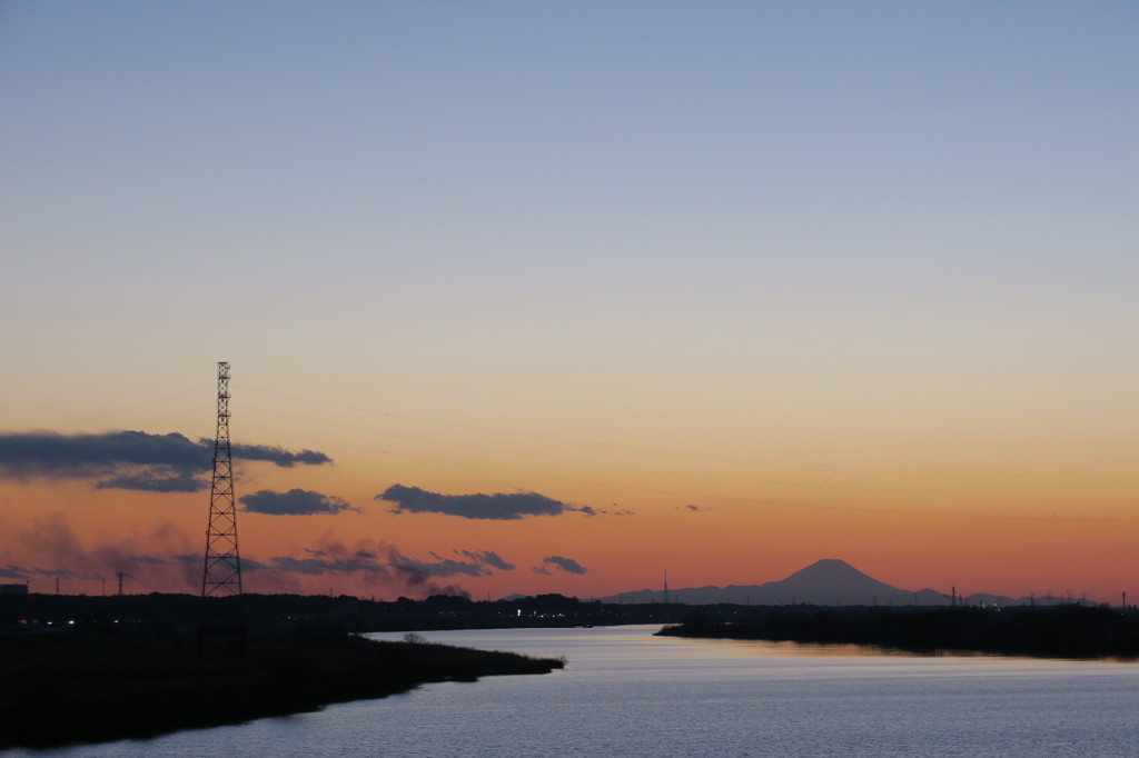 遥かなる富士（利根川より）