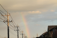 積乱雲から伸びた虹