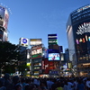 夕暮れの渋谷駅西口