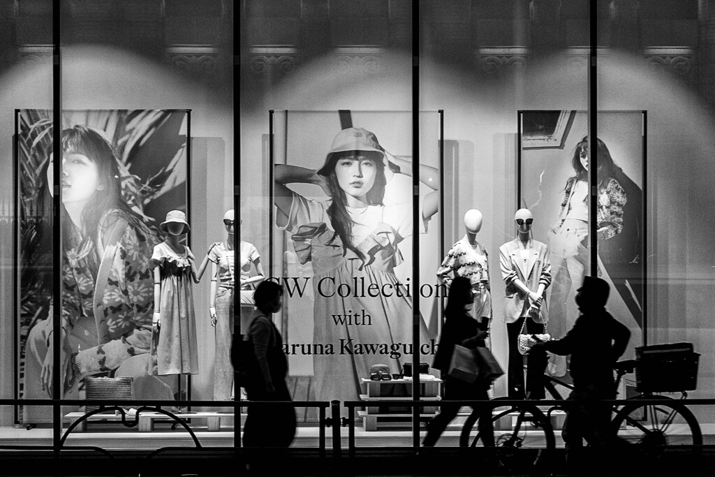 夜の街　ある日のH&M