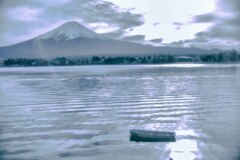 富士と小舟