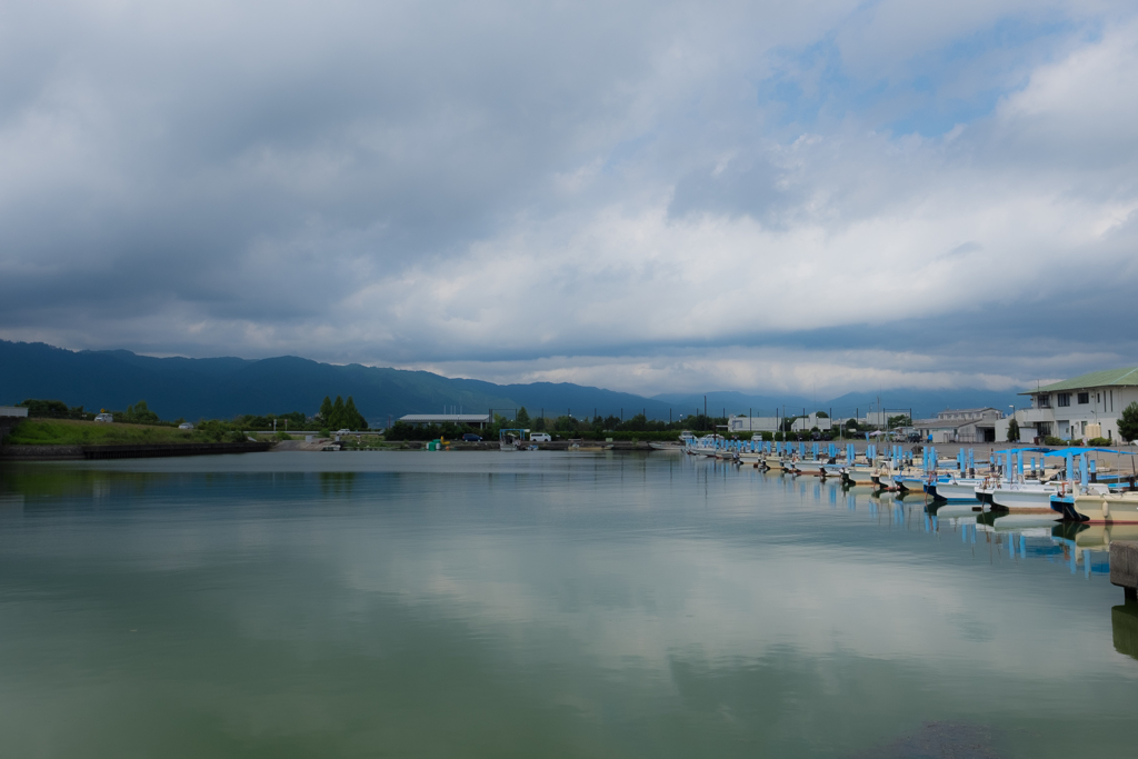 琵琶湖の横