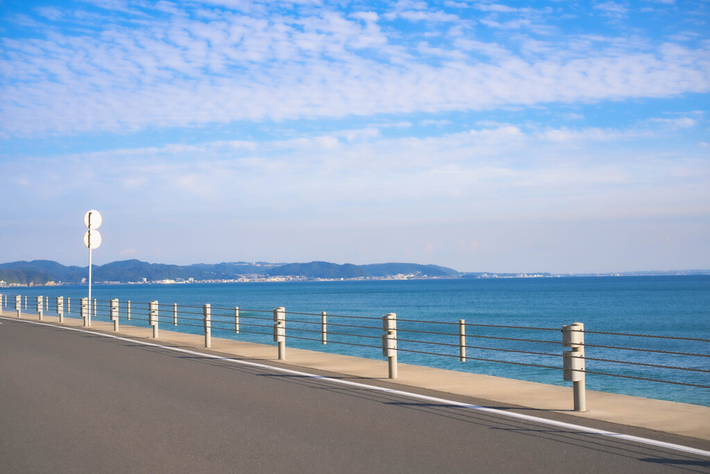 秋空の海