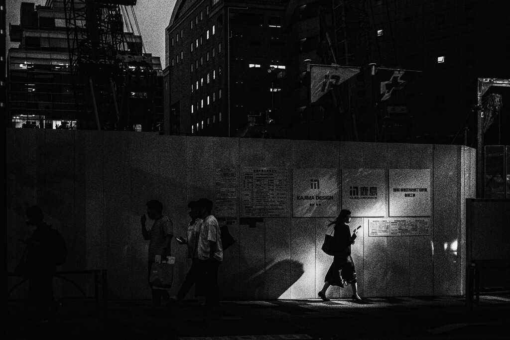 夜の街　日(光)の当たる場所