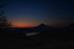 明けない夜はない