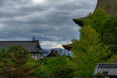 長野善光寺　雲と山