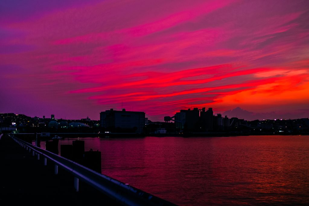 夕焼け　磯子海釣り施設