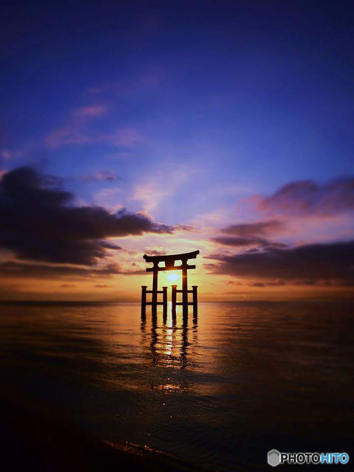 神々の住む日本の夜明け