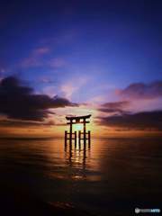 神々の住む日本の夜明け