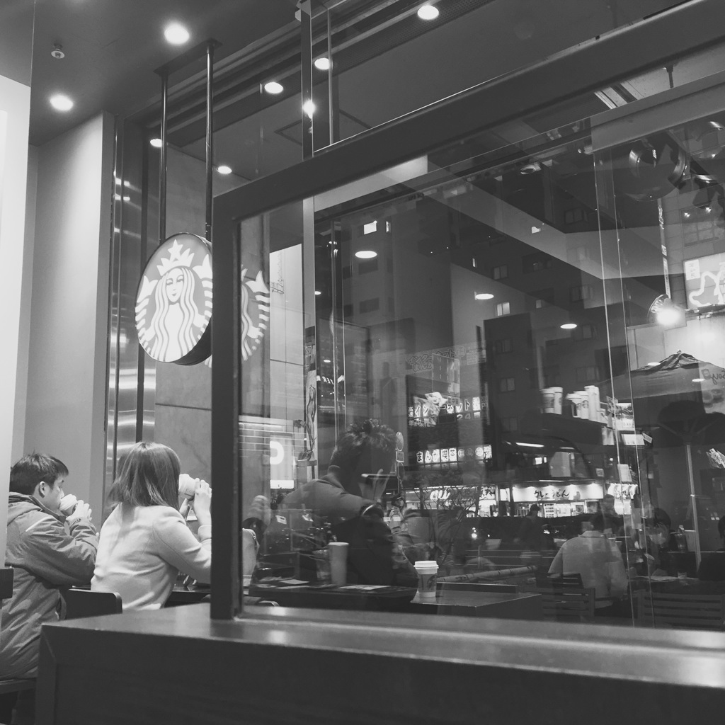 カフェ/3月の木曜日 午後６時30分