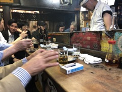 角の酒場で