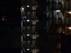 闇にひそむ