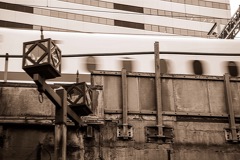 ゆきずりの街にきく汽車の音は